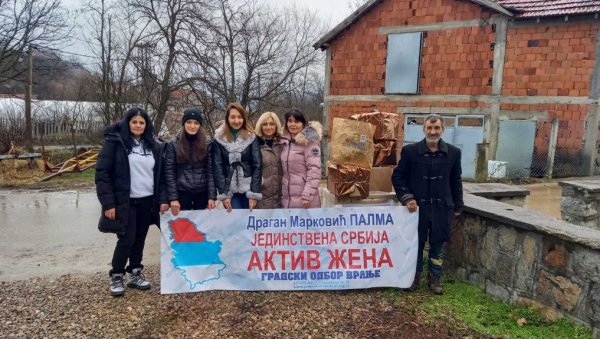 ХУМАНИТАРНА АКЦИЈА У ВРАЊУ: Актива жена Јединствене Србије Врање уручио помоћ осмочланој породици ХУМАНИТАРНА АКЦИЈА У ВРАЊУ: Актива жена Јединствене Србије Врање уручио помоћ осмочланој породици