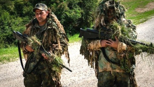 БУГАРСКИ ПОЛИТИЧАР ЗА ПРЕГОВОРЕ КИЈЕВА И МОСКВЕ: Амерички јастребови желе да попуне људство у Украјини на рачун Источне Европе БУГАРСКИ ПОЛИТИЧАР ЗА ПРЕГОВОРЕ КИЈЕВА И МОСКВЕ: Амерички јастребови желе да попуне људство у Украјини на рачун Источне Европе