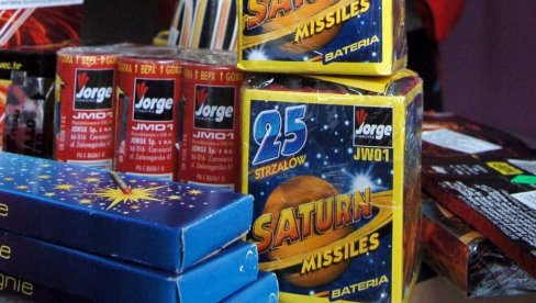 ДЕЧАК ОСТАО БЕЗ ДВА ПРСТА ЗБОГ ПЕТАРДИ: Лекари и психолози упозоравају на последице