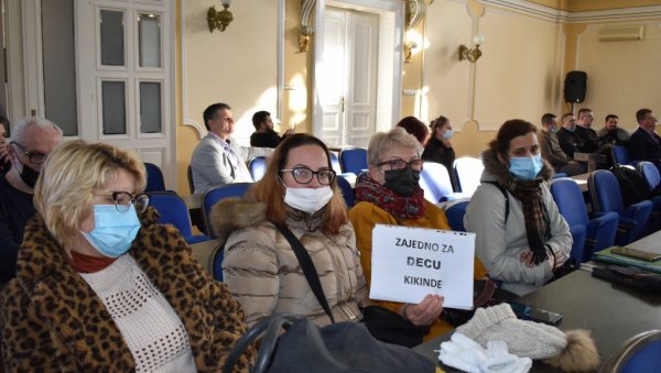 ТРИ МИЛИОНА ДИНАРА ЗА ЛЕЧЕЊЕ БОЛЕСНЕ ДЕЦЕ: Скупштина Града Кикинде усвојила иницијативу грађана ТРИ МИЛИОНА ДИНАРА ЗА ЛЕЧЕЊЕ БОЛЕСНЕ ДЕЦЕ: Скупштина Града Кикинде усвојила иницијативу грађана