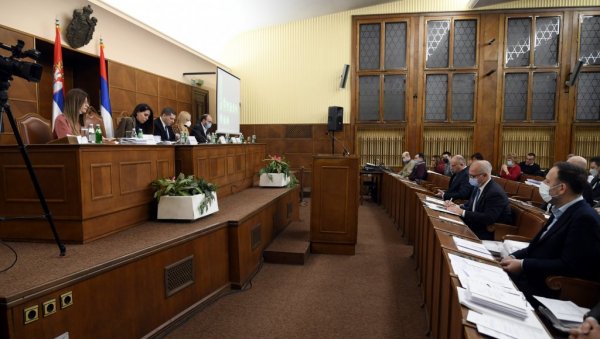 УЗ ЧАРКЕ БУЏЕТ ЗА 2022. ЈЕ УСВОЈЕН: Одборници дали зелено светло најпунијој градској каси досад у износу од 1,3 милијарде евра УЗ ЧАРКЕ БУЏЕТ ЗА 2022. ЈЕ УСВОЈЕН: Одборници дали зелено светло најпунијој градској каси досад у износу од 1,3 милијарде евра