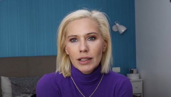 СА ТРОЈЕ ДЕЦЕ САМ САМО ИЗАШЛА ИЗ СТАНА: Водитељка Слагалице открила зашто се развела - Није лако, али наставиш живот СА ТРОЈЕ ДЕЦЕ САМ САМО ИЗАШЛА ИЗ СТАНА: Водитељка Слагалице открила зашто се развела - Није лако, али наставиш живот