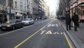 ZA VOŽNJU ŽUTOM TRAKOM KAZNA JE VELIKA: Nepoštovanje ovih pravila vozača može da košta i do 5.000 dinara