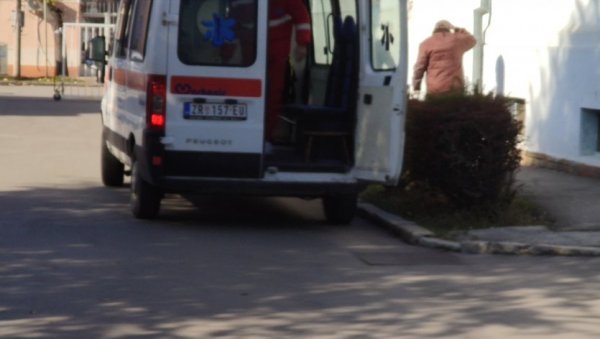 ДВЕ БЕБЕ ТЕШКО ПОВРЕЂЕНЕ КОД ЗРЕЊАНИНА: Лекари им се боре за живот ДВЕ БЕБЕ ТЕШКО ПОВРЕЂЕНЕ КОД ЗРЕЊАНИНА: Лекари им се боре за живот