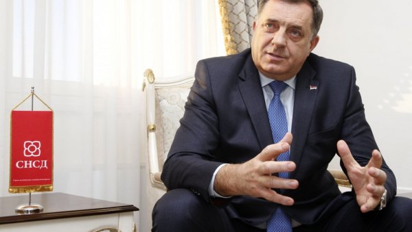 ДОДИК О ДОЛАСКУ СИПА “Ако буду окупани и почешљани, и ако се не осети мирис из Сарајева, онда можемо да сарађујемо” ДОДИК О ДОЛАСКУ СИПА “Ако буду окупани и почешљани, и ако се не осети мирис из Сарајева, онда можемо да сарађујемо”