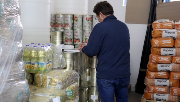 ПАКЕТ СТИЖЕ СА ЧЕКОМ МАЊИМ ОД 16.000 ДИНАРА: Пензионери са ниским примањима имају право на солидарну помоћ из касе Фонда ПИО ПАКЕТ СТИЖЕ СА ЧЕКОМ МАЊИМ ОД 16.000 ДИНАРА: Пензионери са ниским примањима имају право на солидарну помоћ из касе Фонда ПИО