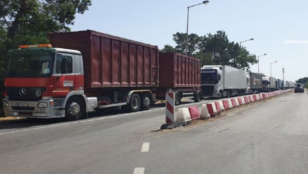 КАКВА ЈЕ КОРИСТ ОД “ОТВОРЕНОГ БАЛКАНА”: Албанци код нас граде, ми тамо конобаришемо КАКВА ЈЕ КОРИСТ ОД “ОТВОРЕНОГ БАЛКАНА”: Албанци код нас граде, ми тамо конобаришемо