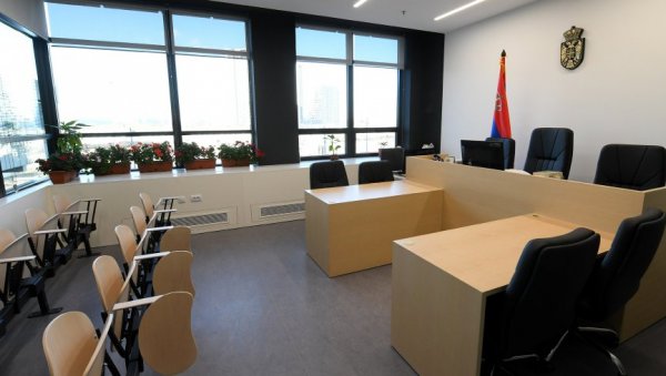 НАСИЛНИК БИО НЕУРАЧУНЉИВ? Пред Основним судом у Чачку настављено суђење Горану В. који је своју супругу брутално претукао НАСИЛНИК БИО НЕУРАЧУНЉИВ? Пред Основним судом у Чачку настављено суђење Горану В. који је своју супругу брутално претукао
