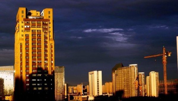 КИНА САДА ПУШТА НАФТУ ИЗ СТРАТЕШКИ РЕЗЕРВИ Заједно са САД желе да оборе цену црног злата КИНА САДА ПУШТА НАФТУ ИЗ СТРАТЕШКИ РЕЗЕРВИ Заједно са САД желе да оборе цену црног злата