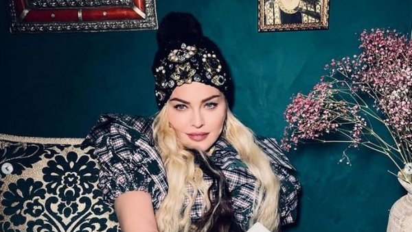 НАСТАВЉА ДА ШОКИРА: Мадона објавила слике у модрицама – „Живот ме је пребио“ (ФОТО) НАСТАВЉА ДА ШОКИРА: Мадона објавила слике у модрицама – „Живот ме је пребио“ (ФОТО)