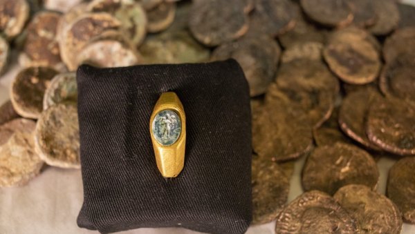 АРХЕОЛОШКО ОТКРИЋЕ У ИЗРАЕЛУ: Пронашли вредне артефакте у мору (ФОТО) АРХЕОЛОШКО ОТКРИЋЕ У ИЗРАЕЛУ: Пронашли вредне артефакте у мору (ФОТО)