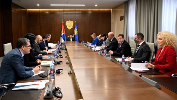 СРПСКА ПОЛИЦИЈА УЖИВА УГЛЕД У СВЕТУ: Вулин одржао данас састанак са полицијским изасланицима Републике Србије СРПСКА ПОЛИЦИЈА УЖИВА УГЛЕД У СВЕТУ: Вулин одржао данас састанак са полицијским изасланицима Републике Србије