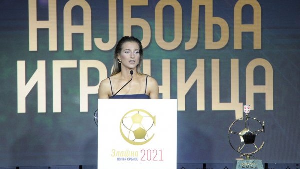 ИДОЛ ЈОЈ РОНАЛДИЊО: Ко је Јелена Чанковић, најбоља фудбалерка Србије (ФОТО/ВИДЕО) ИДОЛ ЈОЈ РОНАЛДИЊО: Ко је Јелена Чанковић, најбоља фудбалерка Србије (ФОТО/ВИДЕО)