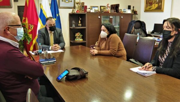 ШТА ЋЕ БИТИ СА ИНСТИТУТОМ ИГАЛО И БОЛНИЦОМ МЕЉИНЕ: Састанак о проблемима херцегновских здравстваних установа, неопходна хитна подршка Владе ШТА ЋЕ БИТИ СА ИНСТИТУТОМ ИГАЛО И БОЛНИЦОМ МЕЉИНЕ: Састанак о проблемима херцегновских здравстваних установа, неопходна хитна подршка Владе
