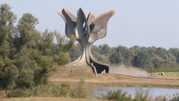 ЈАСЕНОВЦЕМ УБЛАЖАВАЈУ ИНЦКОВ ЗАКОН: Иза понуде да се у Сарајеву усвоји пропис којим би се деблокирала БиХ крије се замка за Српску ЈАСЕНОВЦЕМ УБЛАЖАВАЈУ ИНЦКОВ ЗАКОН: Иза понуде да се у Сарајеву усвоји пропис којим би се деблокирала БиХ крије се замка за Српску