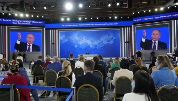 РУСИ ВИШЕ НЕ ВЕРУЈУ: Новости анализирају - Зашто Путин упорно тражи писмене гаранције од НАТО да се неће даље ширити РУСИ ВИШЕ НЕ ВЕРУЈУ: Новости анализирају - Зашто Путин упорно тражи писмене гаранције од НАТО да се неће даље ширити