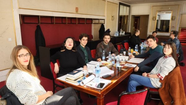 ПРИПРЕМА СЕ ПЕЛИКАН У НАРОДНОМ ПОЗОРИШТУ:Прве пробе Стриндберговог комада у режији Ђурђе Тошић ПРИПРЕМА СЕ ПЕЛИКАН У НАРОДНОМ ПОЗОРИШТУ:Прве пробе Стриндберговог комада у режији Ђурђе Тошић