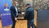 РАСЕЉЕНИМА ПО 20.000 ДИНАРА: Општина Раковица поделила једнократну помоћ РАСЕЉЕНИМА ПО 20.000 ДИНАРА: Општина Раковица поделила једнократну помоћ