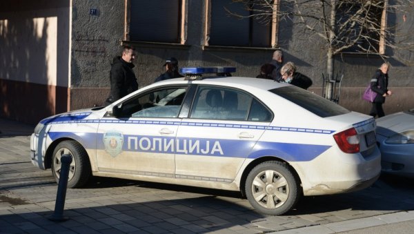 ДЕВОЈЧИЦА РАШИРЕНИХ РУКУ ПАЛА НА ПЛОЧНИК: Потресна исповест очевидаца несрећа у Краљеву (ФОТО) ДЕВОЈЧИЦА РАШИРЕНИХ РУКУ ПАЛА НА ПЛОЧНИК: Потресна исповест очевидаца несрећа у Краљеву (ФОТО)