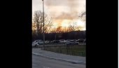 ПРВИ СНИМАК ПОЖАРА НА НОВОМ БЕОГРАДУ: Ватра гута бараку у близини тржног центра (ВИДЕО) ПРВИ СНИМАК ПОЖАРА НА НОВОМ БЕОГРАДУ: Ватра гута бараку у близини тржног центра (ВИДЕО)