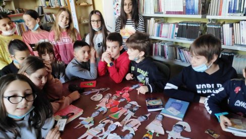 DEČJA KREATIVNA RADIONICA: Paraćinska biblioteka animira najmlađe i tokom leta DEČJA KREATIVNA RADIONICA: Paraćinska biblioteka animira najmlađe i tokom leta