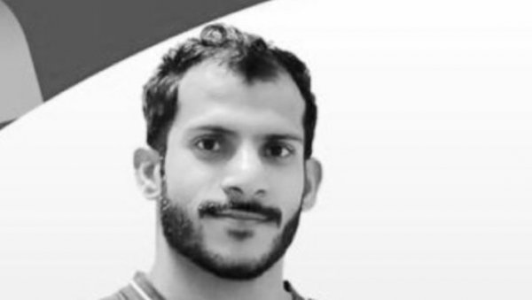 СРУШИО СЕ НА ЗАГРЕВАЊУ: Шок и туга у Оману, 29-годишњем фудбалеру није било спаса (ФОТО/ВИДЕО) СРУШИО СЕ НА ЗАГРЕВАЊУ: Шок и туга у Оману, 29-годишњем фудбалеру није било спаса (ФОТО/ВИДЕО)