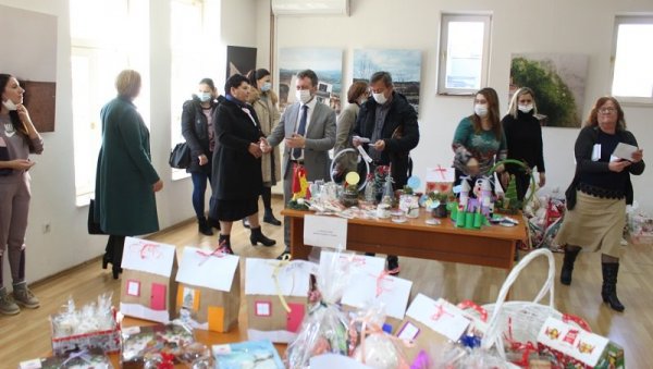 ПОКРЕНУТ И БРОЈ ЗА ПОМОЋ: Хуманитарни базар за лечење Луке Стевановића ПОКРЕНУТ И БРОЈ ЗА ПОМОЋ: Хуманитарни базар за лечење Луке Стевановића
