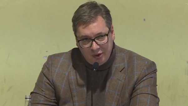 ВУЧИЋ У РАШКОЈ ОБЛАСТИ: Председник разговараo са народом Сјенице, Тутина и Новог Пазара (ФОТО/ВИДЕО) ВУЧИЋ У РАШКОЈ ОБЛАСТИ: Председник разговараo са народом Сјенице, Тутина и Новог Пазара (ФОТО/ВИДЕО)