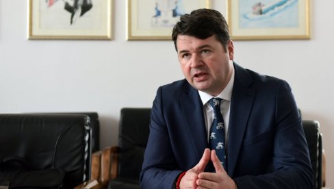 ODBIJANJE MANDATA JE SUPROTNO USTAVU: Autorski tekst prof. dr Vladana Petrova ODBIJANJE MANDATA JE SUPROTNO USTAVU: Autorski tekst prof. dr Vladana Petrova