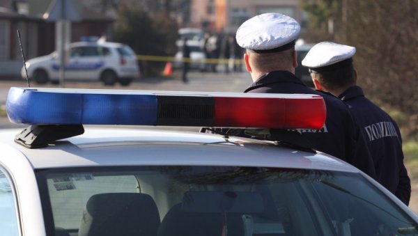 ПУЦЊАВА У ОСНОВНОЈ ШКОЛИ У БиХ: Ученик из пиштоља упуцао радника школе у Лукавцу ПУЦЊАВА У ОСНОВНОЈ ШКОЛИ У БиХ: Ученик из пиштоља упуцао радника школе у Лукавцу