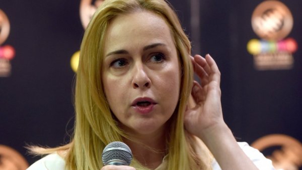 НИКО НЕ МОЖЕ ДА ПОХВАТА ШТА ОПОЗИЦИЈА ПРИЧА Бојана Маљевића поручила: Браво, Вучићу НИКО НЕ МОЖЕ ДА ПОХВАТА ШТА ОПОЗИЦИЈА ПРИЧА Бојана Маљевића поручила: Браво, Вучићу