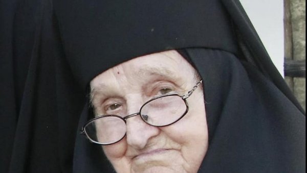 ТУЖНЕ ВЕСТИ ИЗ МАНАСТИРА ТУМАНЕ: Преминула монахиња Дарија ТУЖНЕ ВЕСТИ ИЗ МАНАСТИРА ТУМАНЕ: Преминула монахиња Дарија