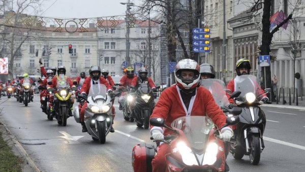 ОСМЕСИ ДЕЦЕ НАЈВЕЋА НАГРАДА: Бајкери поделили пакетиће београдским малишанима (ВИДЕО) ОСМЕСИ ДЕЦЕ НАЈВЕЋА НАГРАДА: Бајкери поделили пакетиће београдским малишанима (ВИДЕО)