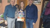 ДАРОВИ ЗА СРЕЋНИЈЕ ПРАЗНИКЕ Друштво за борбу против шећерне болести из Краљева обрадовало најмлађе чланове