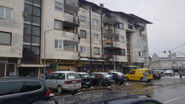 ТРОЈЕ ДЕЦЕ ОСТАЛО БЕЗ РОДИТЕЉА: Раде убио Тању у хаустору зграде, па пресудио себи - детаљи трагедије у Козарској Дубици ТРОЈЕ ДЕЦЕ ОСТАЛО БЕЗ РОДИТЕЉА: Раде убио Тању у хаустору зграде, па пресудио себи - детаљи трагедије у Козарској Дубици