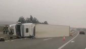 KOLAPS KOD ALEKSINAČKOG RUDNIKA: Prevrnuo se šleper, saobraćaj usporen KOLAPS KOD ALEKSINAČKOG RUDNIKA: Prevrnuo se šleper, saobraćaj usporen