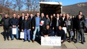 НОВИ РЕКВИЗИТИ ЗА ДЕЦУ СА КОСОВА: Спортска опрема подељена у 18 основних школа НОВИ РЕКВИЗИТИ ЗА ДЕЦУ СА КОСОВА: Спортска опрема подељена у 18 основних школа