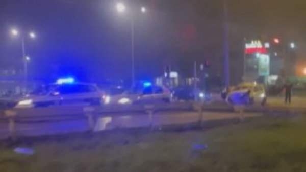 ТЕШКА САОБРАЋАЈНА НЕСРЕЋА У ЗЕМУНУ: Аутомобили потпуно уништени (ВИДЕО) ТЕШКА САОБРАЋАЈНА НЕСРЕЋА У ЗЕМУНУ: Аутомобили потпуно уништени (ВИДЕО)