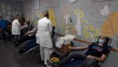 PRIKUPLJENO 30 JEDINICA KRVI: Vanredna akcija Crvenog krsta u Somboru PRIKUPLJENO 30 JEDINICA KRVI: Vanredna akcija Crvenog krsta u Somboru