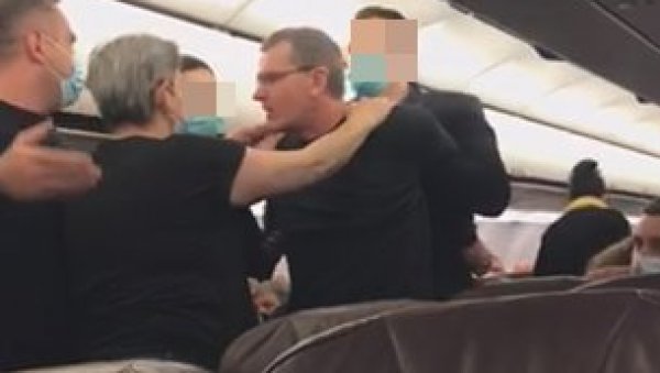 ШТО МЕ ВОДИТЕ У СРБИЈУ, СРУШИЋУ АВИОН: Драма због ванредног слетања на београдски аеродром (ВИДЕО) ШТО МЕ ВОДИТЕ У СРБИЈУ, СРУШИЋУ АВИОН: Драма због ванредног слетања на београдски аеродром (ВИДЕО)