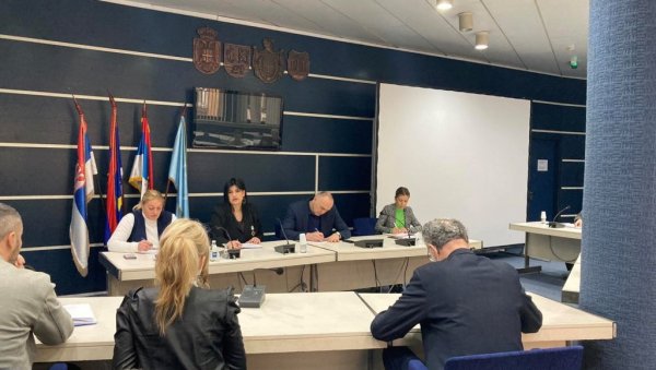 ПРИЈАВИТЕ ВРШЊАЧКО ЗЛОСТАВЉАЊЕ ТЕЛЕФОНОМ ИЛИ МЕЈЛОМ: Нови Сад од четвртка 30. децембра уводи нове мере у борби против насиља ПРИЈАВИТЕ ВРШЊАЧКО ЗЛОСТАВЉАЊЕ ТЕЛЕФОНОМ ИЛИ МЕЈЛОМ: Нови Сад од четвртка 30. децембра уводи нове мере у борби против насиља