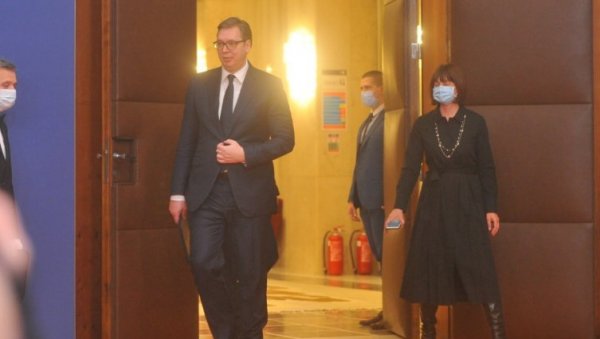 СРБИЈА УВОДИ НОВЕ МЕРЕ О ПРЕВЕНЦИЈИ НАСИЉА: Вучић најавио - Држава спремна да сагледа улогу мајке у друштву и помогне СРБИЈА УВОДИ НОВЕ МЕРЕ О ПРЕВЕНЦИЈИ НАСИЉА: Вучић најавио - Држава спремна да сагледа улогу мајке у друштву и помогне