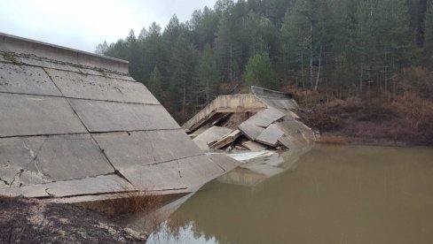 EKOLOŠKA KATASTROFA U ČILEU: Pukla brana i izlila se otrovna voda iz rudnika bakra (VIDEO/FOTO) EKOLOŠKA KATASTROFA U ČILEU: Pukla brana i izlila se otrovna voda iz rudnika bakra (VIDEO/FOTO)