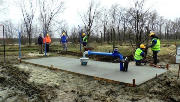 ПИЋЕ ВОДУ БЕЗ АРСЕНА! Употреба градског водовода забрањена 2006. због отрова ПИЋЕ ВОДУ БЕЗ АРСЕНА! Употреба градског водовода забрањена 2006. због отрова