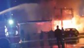 PRVI SNIMAK EKSPLOZIJE NA NOVOM BEOGRADU: Izbio veliki požar (VIDEO) PRVI SNIMAK EKSPLOZIJE NA NOVOM BEOGRADU: Izbio veliki požar (VIDEO)