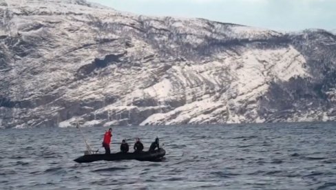 NEZAPAMĆENO CVETANJE TOKSIČNIH ALGI: Naučnici otkrili najveći otrovan cvet ikad viđen u polarnim vodama NEZAPAMĆENO CVETANJE TOKSIČNIH ALGI: Naučnici otkrili najveći otrovan cvet ikad viđen u polarnim vodama
