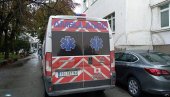 ТРАГЕДИЈА У АПАТИНУ: Погинула жена коју је ударило возило хитне помоћи ТРАГЕДИЈА У АПАТИНУ: Погинула жена коју је ударило возило хитне помоћи