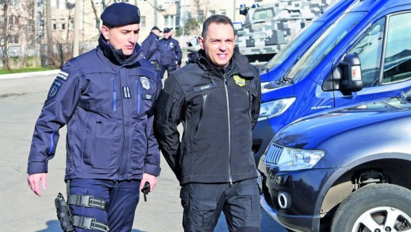 ИНТЕРВЈУ Александар Вулин: Шта ће нам ЕУ ако морамо да се извињавамо за Јасеновац (ФОТО/ВИДЕО) ИНТЕРВЈУ Александар Вулин: Шта ће нам ЕУ ако морамо да се извињавамо за Јасеновац (ФОТО/ВИДЕО)