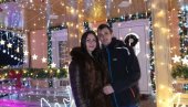 ČAROLIJA SA 20.000 LAMPICA: Rasvetu postavljali kad uspavaju četvoro dece i završe sve poslove (FOTO)