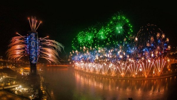 ГОРИ НЕБО НАД БЕОГРАДОМ: Величанствен ватромет на Сава променади (ФОТО/ВИДЕО) ГОРИ НЕБО НАД БЕОГРАДОМ: Величанствен ватромет на Сава променади (ФОТО/ВИДЕО)